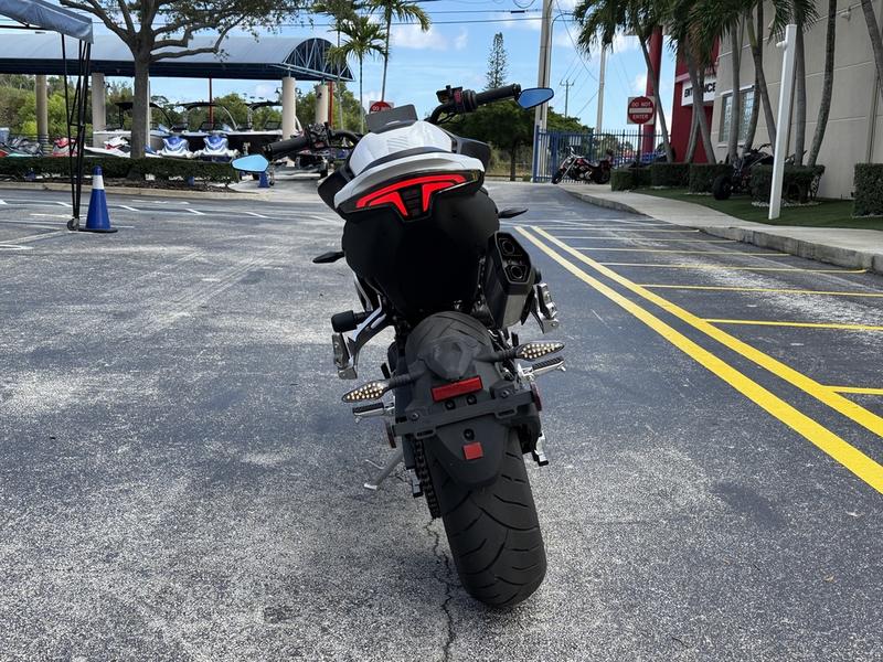 05552C97-63C5-4BFD-A1C6-FA8CBB52DF69