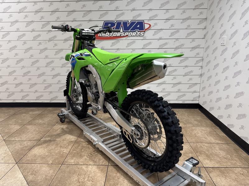 06ABE1E2-60F4-44B6-96FC-5D7EEE238623