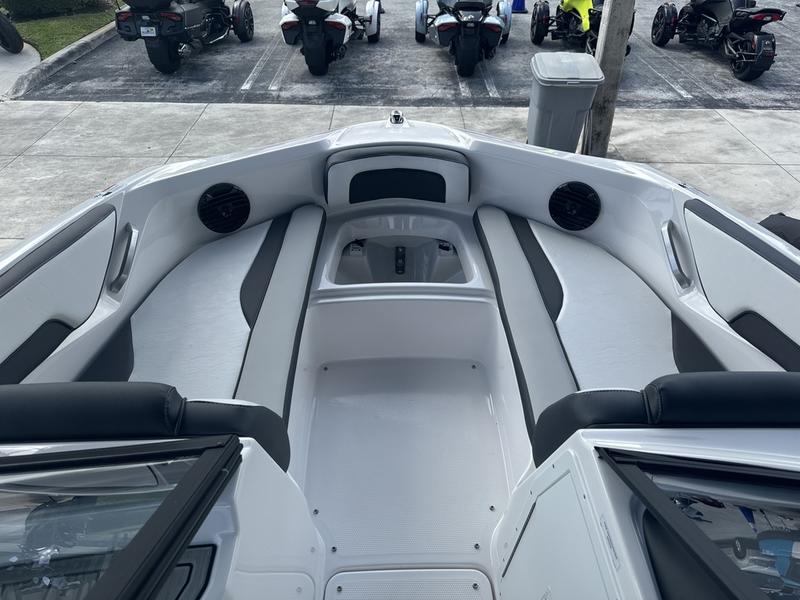 16247B8E-81E3-489D-B172-7063EB2EAE00