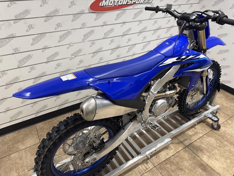 2B01CC06-B229-47CE-A05A-EA595AC07C79