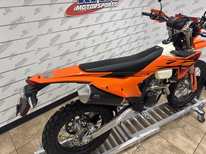 3CDC0230-C2F7-4BC8-8879-F2E2B75AA594