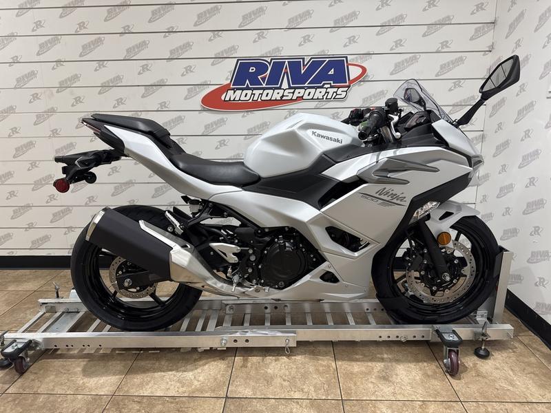 40F86DF4-4BDF-47A2-8949-B561EEBE566A