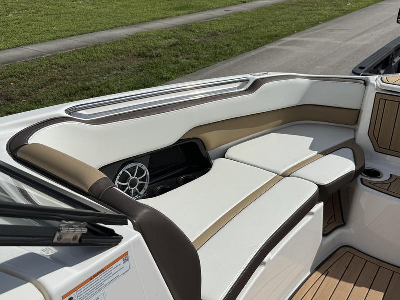 51D86F96-CAA4-4886-ACD3-1FF2A6514C8A