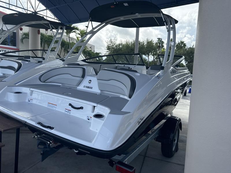 565C4BAF-250E-40A3-A1E0-39888525D94E