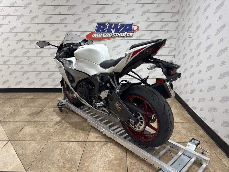 6C0BA812-A72B-426A-9C70-DF87DF09E9F5