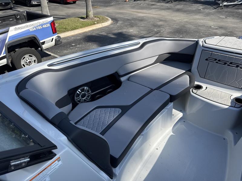 77547AFD-50BF-4D4F-9980-762478CDF657