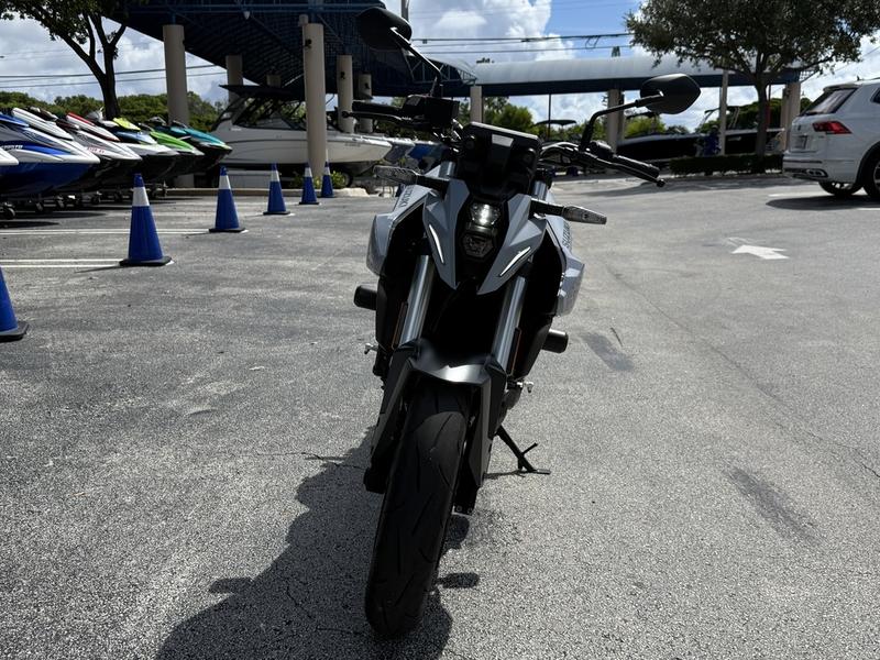 813A3EEC-3663-4C7F-BD78-4D02D5752189