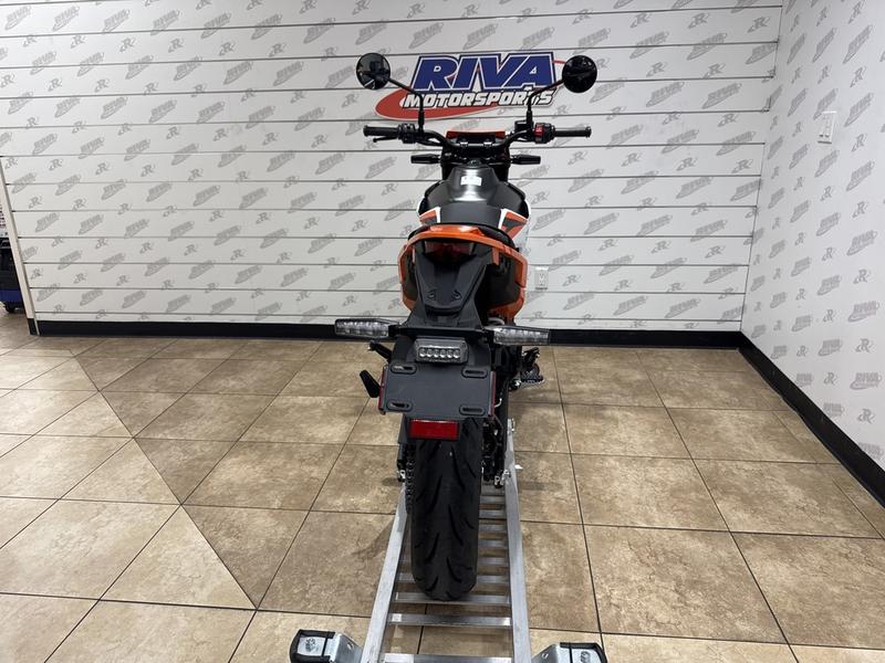 82065EAC-DEF5-4B6A-A5E7-09EDA35096B2