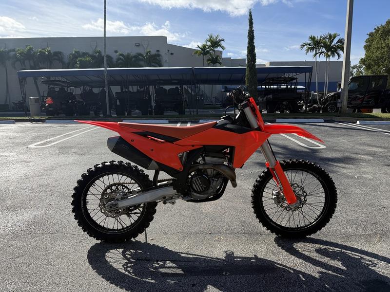 82C6044D-945D-484C-89AD-0F134EA81DAA