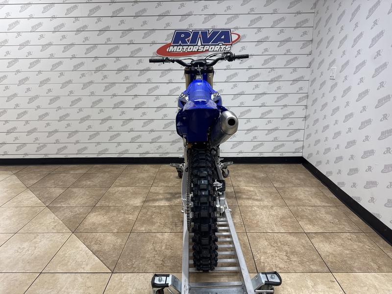 8C7FF77E-4A25-4FC0-A603-1895F7C0EB4F