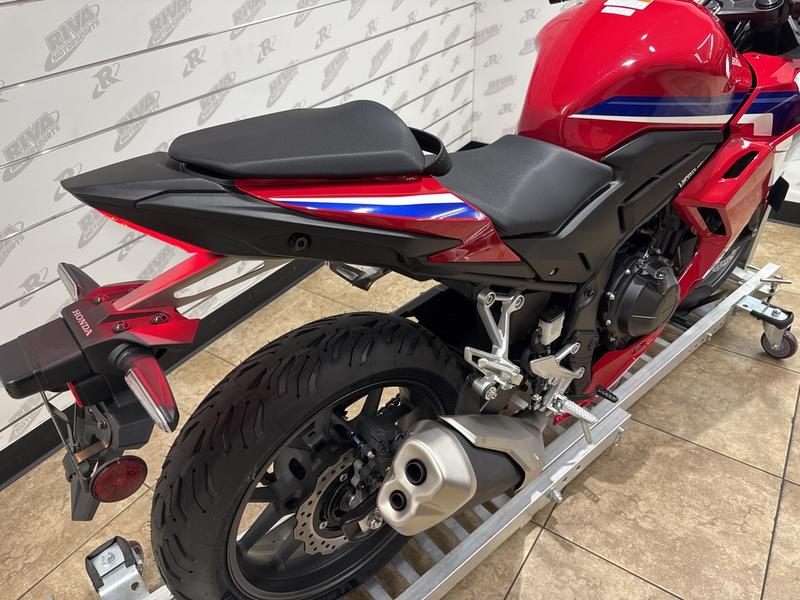 9774C85F-894A-4940-8F1B-A57224086AB2