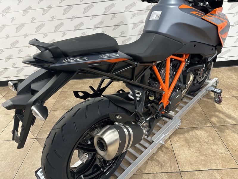 A37D2AA1-8BEC-4C5C-8925-B1BF53E2D6F9