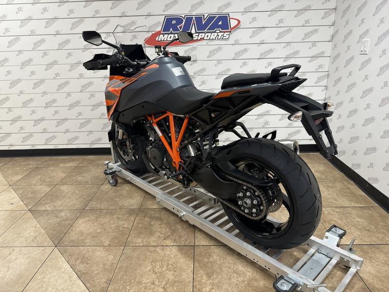 AE70CAB4-D209-4776-BCA8-F4B4C14E80FC