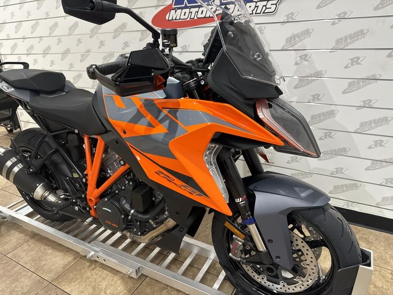 B5A1C6A0-0823-4806-BAB2-3A6EA2B0B8B8