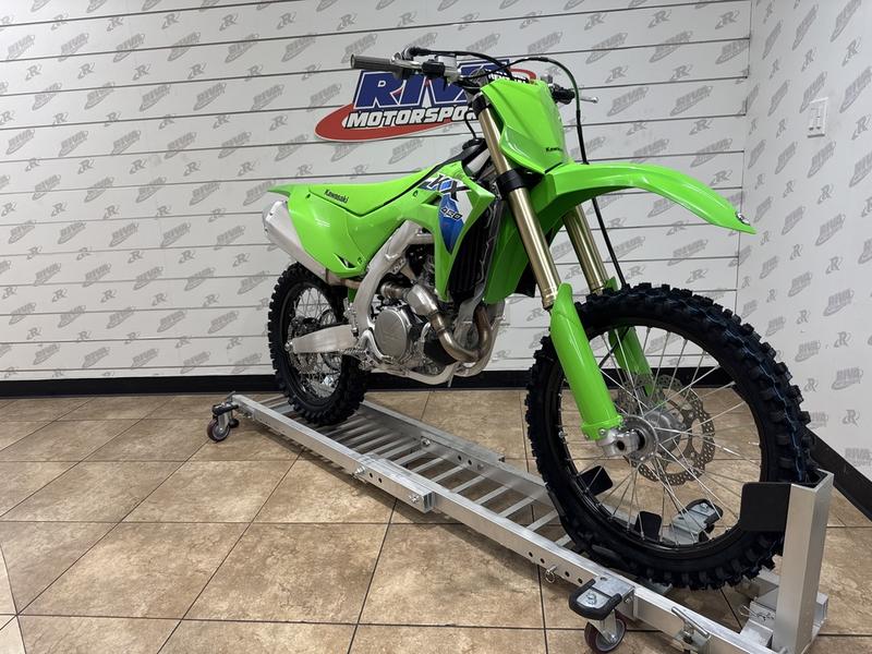 B98B016A-76CA-44C9-8C06-5796116FDE59