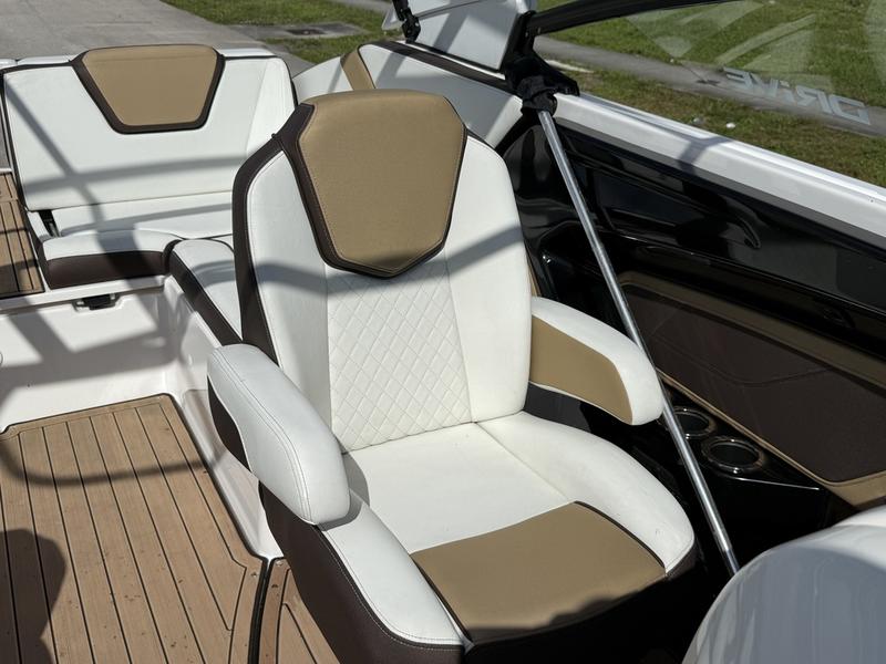 C27D3A21-4714-4A60-87C6-35B4275EDBDB