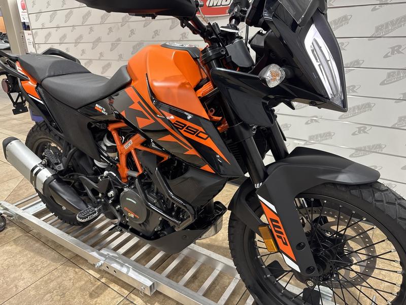 CA77660B-4B5F-4DA3-8105-45BD6BD1546A