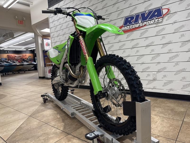 D9A81F33-62C2-4764-A1D8-525AADE9520B