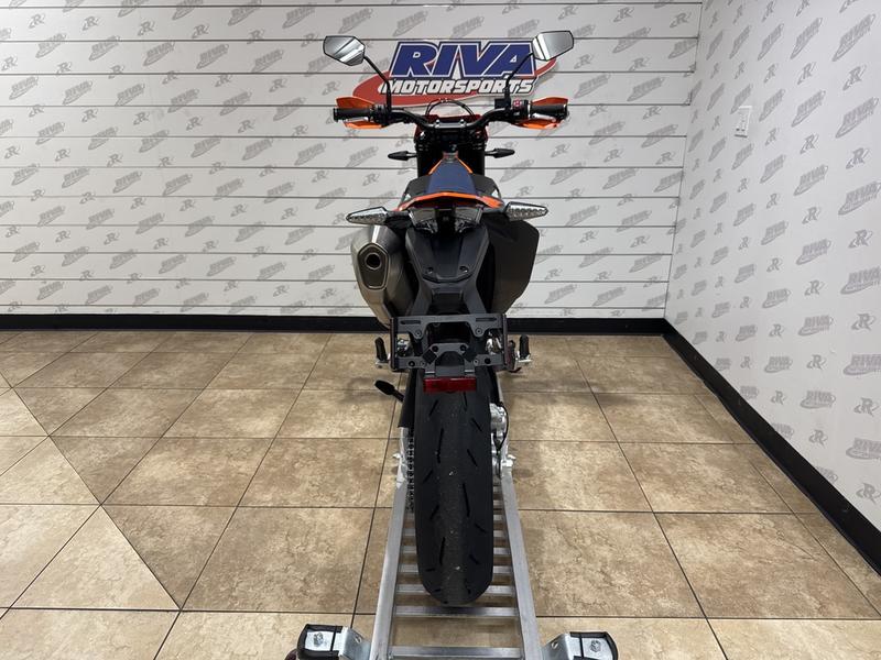 DCACD364-8D88-429F-BBB2-D974F63F32E5