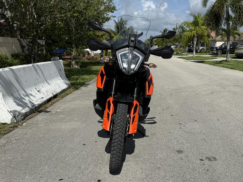 DD137FB2-48FF-421A-BD7D-006D5F355330