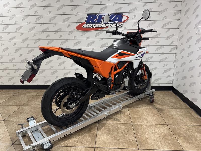 EBFCFDC2-195A-4132-9556-BE0613BC4DB0