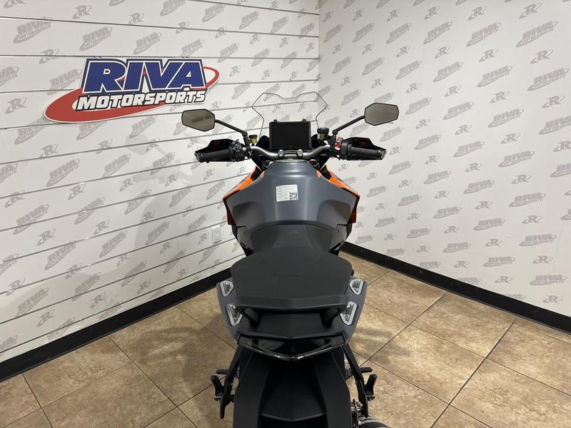 FBD33C9A-DCE3-4D19-9D1E-74B8AF735BAA